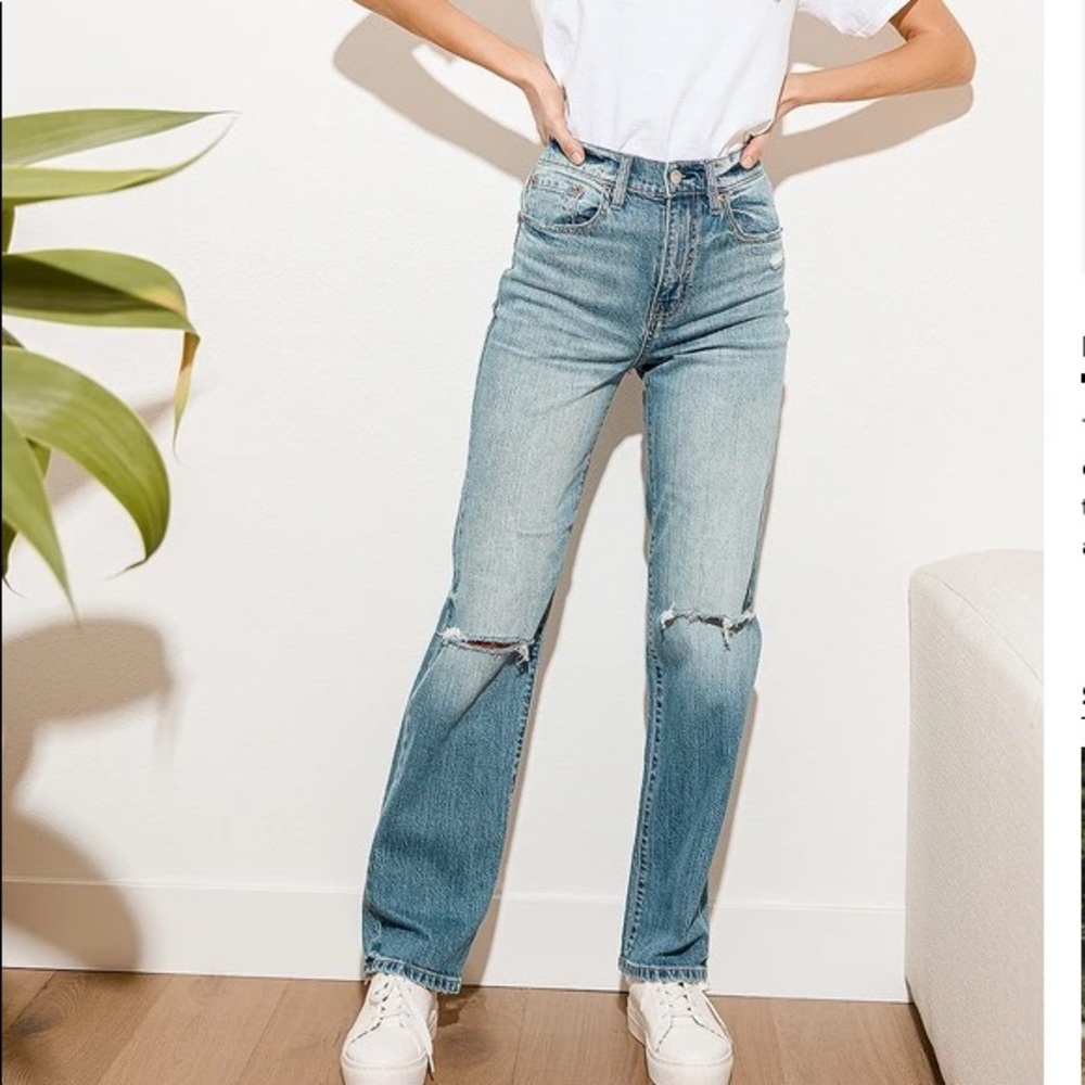 DAZE Denim light wash distressed Dad Jeans
